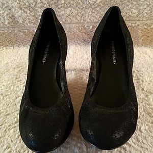 Donald J Pliner Black Fabric Elastic Pumps